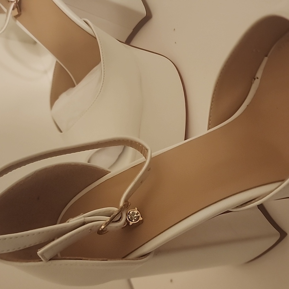 Size 7 - Picture 2 of 2